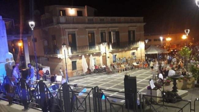 “Notte della rinascita” a Giampilieri tra street food, musica, spettacoli e intrattenimento