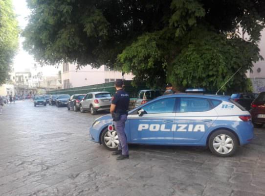 Circondarono e pestarono 34enne ivoriano per rapinarlo: arrestati i malviventi