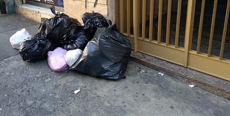 Strade di Catania ancora invase dai rifiuti: allarme igienico-sanitario – FOTO