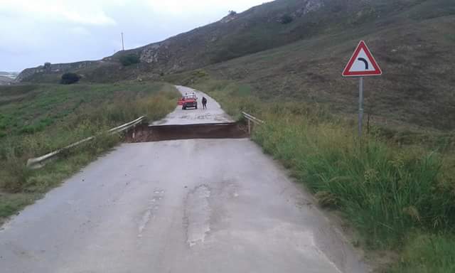 Crolla ponte sulla SP 38: ipotesi cedimento provocato dalle forti piogge