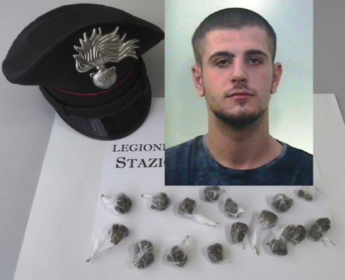Marijuana nascosta in una bambola di pezza e spaccio ai coetanei: secondo arresto per un 18enne