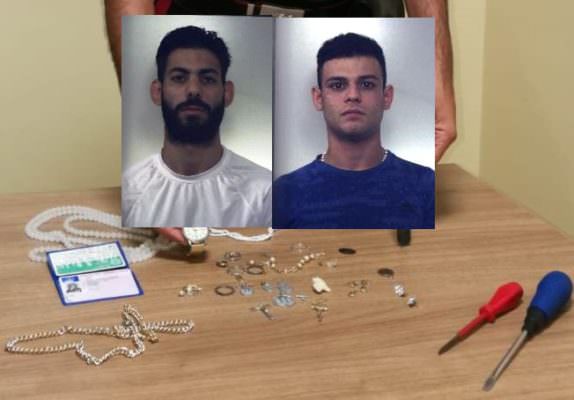 Incredibile inseguimento nel Catanese: fermati in piazza Giovanni XXIII con monili in oro e argento