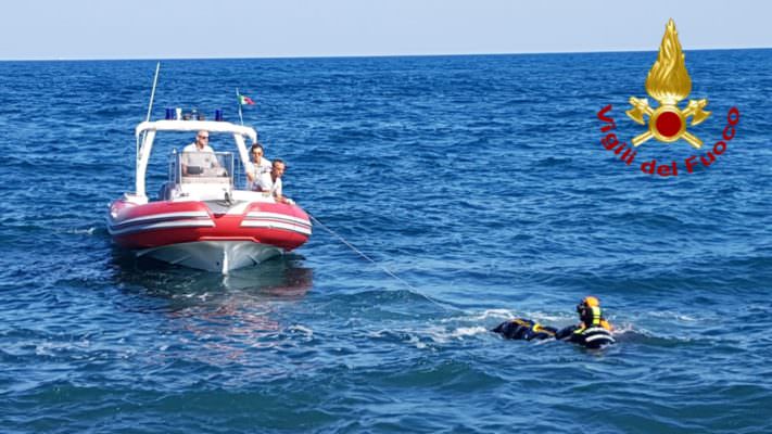 Trovato cadavere di una donna a largo: potrebbe essere rimasto in mare per oltre un mese