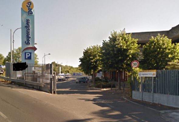 Chiede soldi ai clienti del Decò di via Nazionale, poi vede i carabinieri e scappa: nigeriano arrestato a Capomulini
