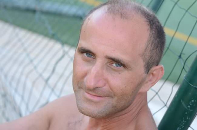 Cadavere al lungomare: è Antonio Sabella la vittima. Lascia moglie e due figli