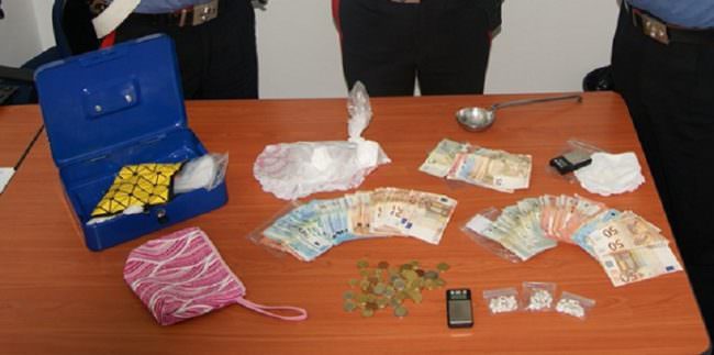 Controlli nel quartiere Sperone, due arresti per droga: crack, cocaina e denaro sequestrati