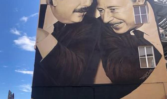 Imbrattato con la scritta “Gay” il murale di Falcone e Borsellino a Palermo