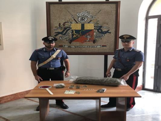 Marijuana e cocaina per oltre un chilo: arrestati madre e figlio