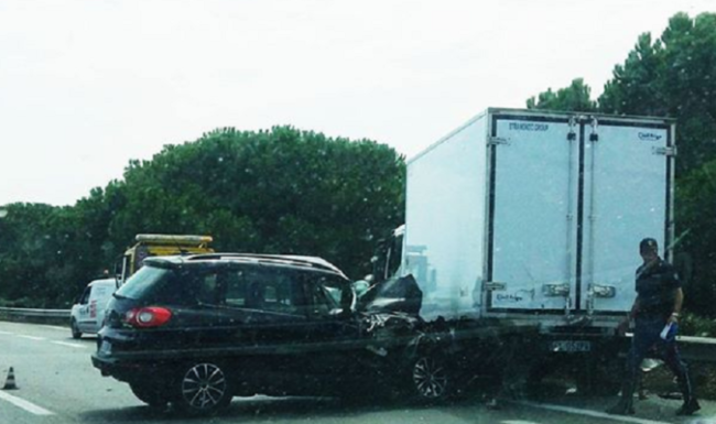 Violento incidente sulla tangenziale di Catania: auto contro camion, traffico in tilt e lunghe code