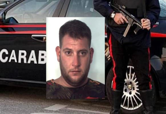 Minacciano e picchiano studente per rubargli l’auto vicino alla stazione di Catania: arrestato 23enne, si cerca il complice