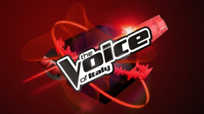 Finalista di “The Voice” perde il controllo dell’auto a causa di un insetto e travolge ciclista: morto 52enne