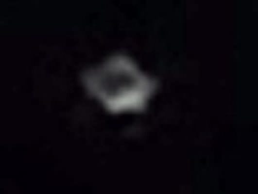 Ufo sul mare di Catania: oggetto ruota su se stesso ed emana luce bianca intensa