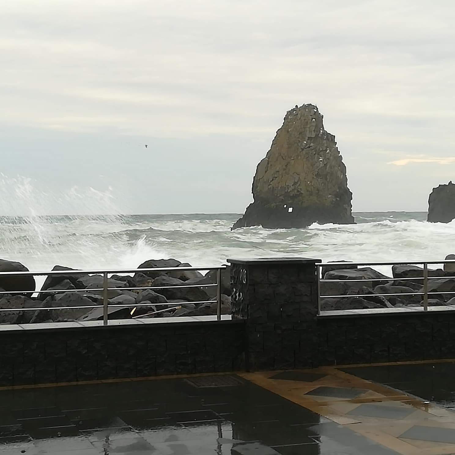 Tra chi è rimasto immobile e chi ha salvato il salvabile: danni uragano alla Riviera dei Ciclopi, il racconto