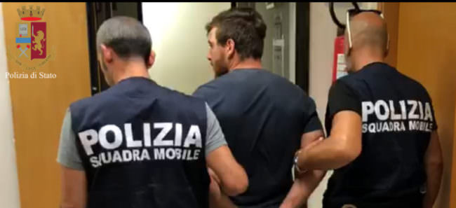 Rapine e insulti a omosessuali durante incontri casuali, catturato l’ultimo membro della banda
