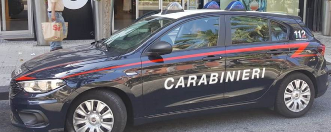 Morto accanto all’auto, trovato cadavere di un 50enne: è giallo