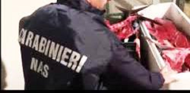 Sequestrati 60 chili di carne congelata non tracciabile nel Catanese: multe per oltre 2mila euro