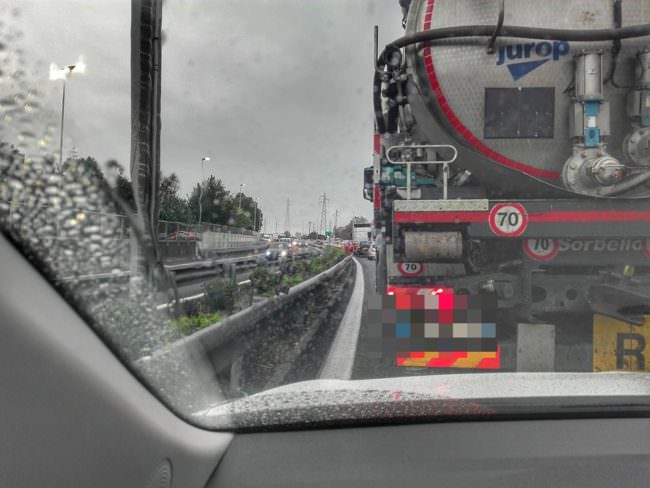 Incidente Strada Statale 121, tamponamento tra più mezzi a Misterbianco: ci sono feriti
