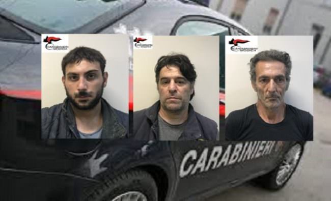 Passamontagna, coltello, piccone e zappa per svaligiare villette al mare: arrestati tre Pachinesi – FOTO