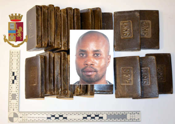 Da Palermo a Caltanissetta con oltre 2 chili di hashish nella borsa: arrestato nigeriano