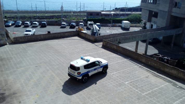 Irruzione nell’ex palazzo delle Poste di viale Africa: fermati e denunciati due uomini per occupazione abusiva di immobile Irruzione nell’ex palazzo delle Poste di viale Africa: fermati e denunciati due uomini per occupazione abusiva di immobile