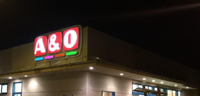 Momenti di paura al supermercato A&O: in due si fanno consegnare l’incasso e fuggono