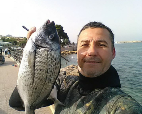 Sub senza vita dopo battuta di pesca: la vittima è Rosario. Corpo recuperato a 3 metri di profondità