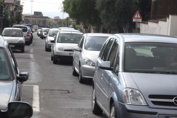 Catania, manca poco al suono della prima campanella: urge un piano del traffico per evitare le code