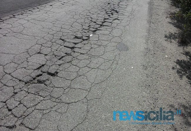 Catania e le sue “strade killer”: scarsa manutenzione mette a repentaglio la sicurezza di automobilisti, centauri e pedoni