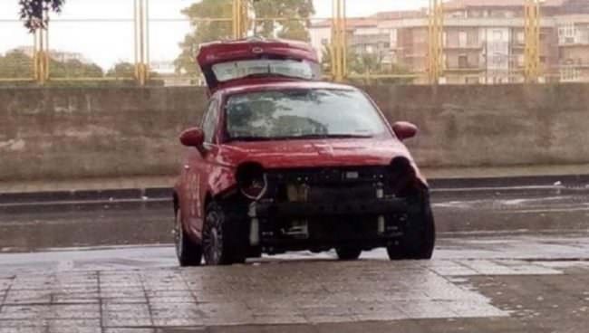 Catania, scassinata una Enjoy a Barriera: portati via fari e paraurti. “Che schifo!”