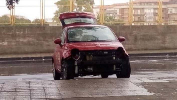 Catania, scassinata una Enjoy a Barriera: portati via fari e paraurti. “Che schifo!”