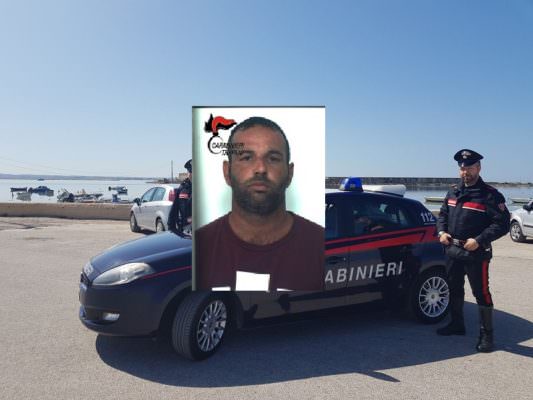 Ruba cavi di rame e li brucia, ma viene beccato dai carabinieri: arrestato 38enne