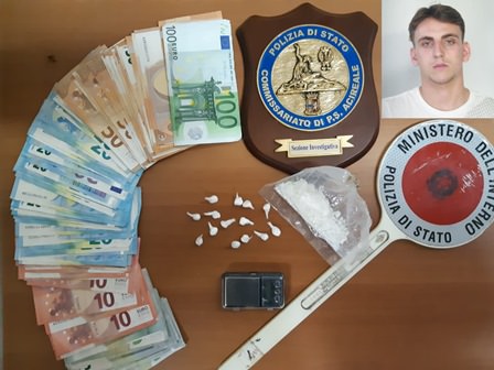 Cocaina ad Acireale, migliaia gli euro incassati: arrestato 22enne
