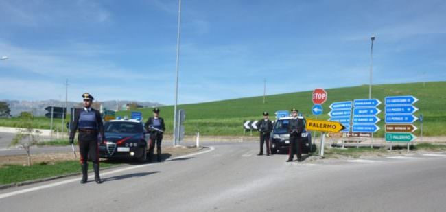 Minacce di morte ai familiari per estorcere denaro: arrestato 38enne