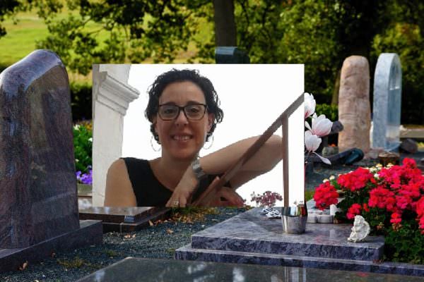 Rabbia e dolore nel giorno dell’ultimo saluto a Loredana Lopiano: Avola piange la 47enne accoltellata dall’ex fidanzato della figlia