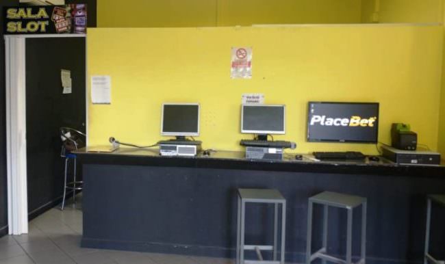 Apparecchiature abusive all’interno di una saletta da gioco nel Catanese: denunciato 54enne