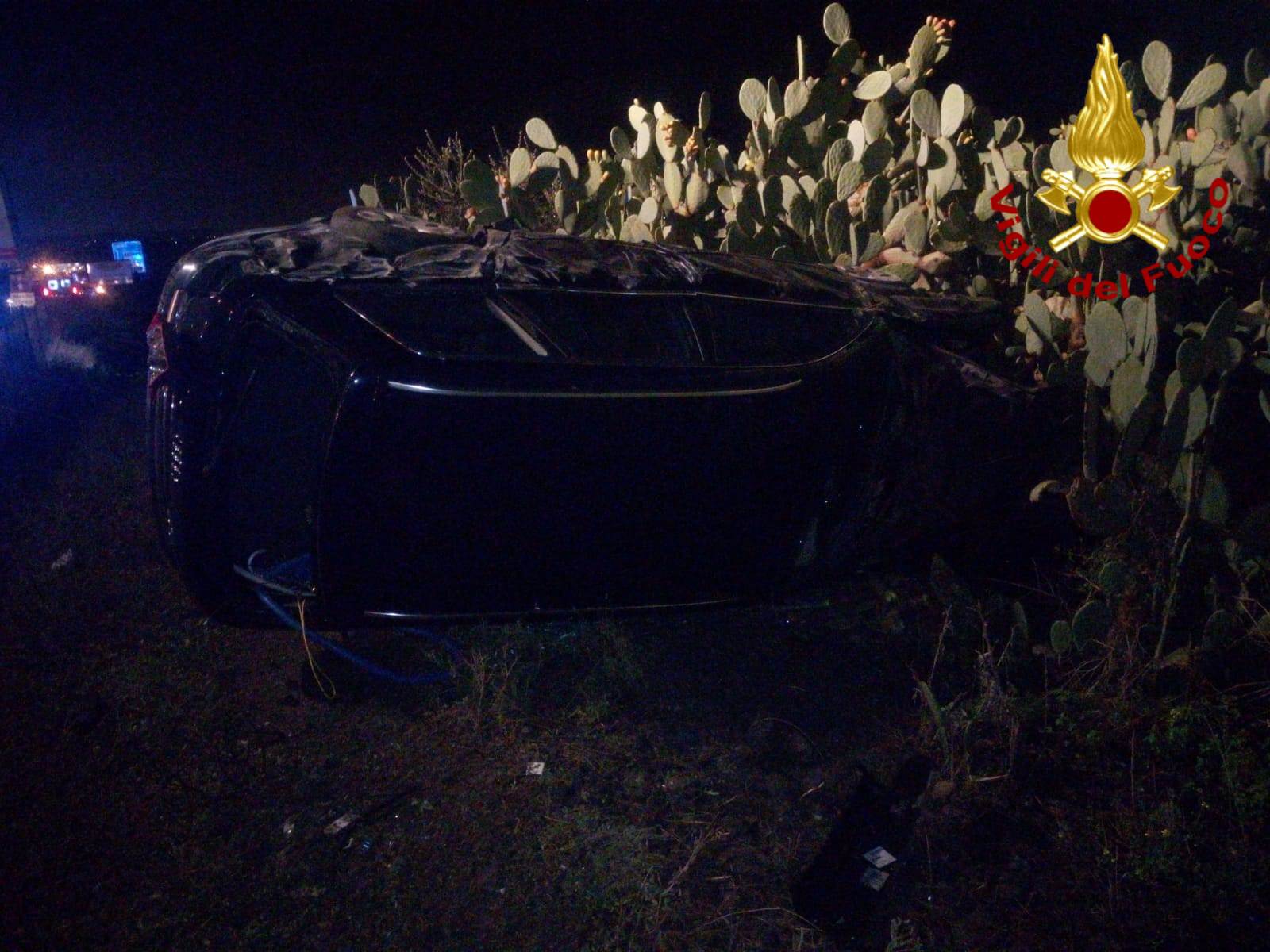 Incidente sulla SS 121 alle porte di Belpasso: auto finisce in una scarpata – FOTO