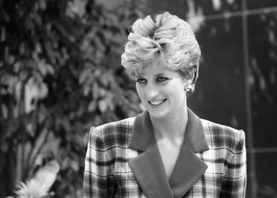 Madre di Kate Middleton accusata di offendere la memoria di Lady Diana: Carole nella bufera per costume di Halloween da principessa zombie