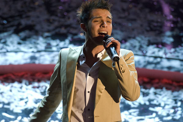Marco Carta si confessa a Domenica Live: “Sono gay e innamorato”