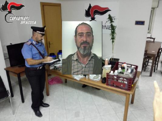 Catanesi “in trasferta” a Pachino, marijuana in auto e in casa: in manette due uomini