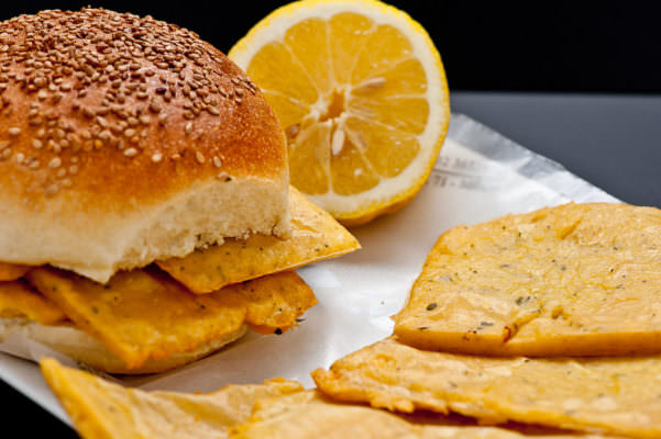 Panelle, crocchè, pane e olio in pessime condizioni: sequestrata attività di vendita