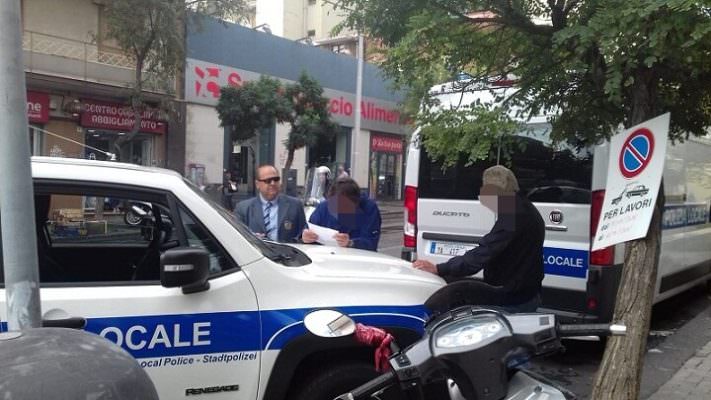 Viale Mario Rapisardi, venditori abusivi intralciano la viabilità: mezza tonnellata di ortofrutta sequestrata e sanzioni per 7mila euro