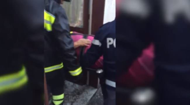 Tragedia sfiorata a Catania, il VIDEO della donna estratta dalla macerie dopo crollo tetto