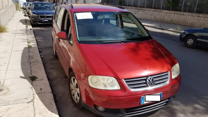 Taxi abusivo fermato con 5 passeggeri a bordo: 42enne rischia sanzione fino a oltre 7mila euro