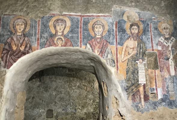 Fai e “Luoghi del cuore” a Lentini: restaurato affresco della chiesa rupestre del Crocifisso “La teoria dei Santi”