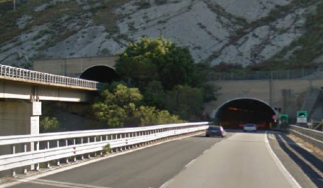 Lavori lungo le autostrade A18 e A20, stop al traffico notturno: il cronoprogramma degli interventi