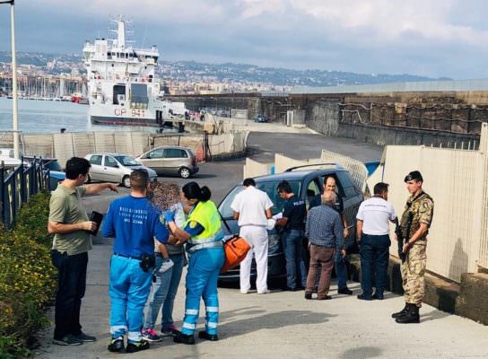 Paura al Porto di Catania, auto senza conducente si scontra contro un silos: salvato bimbo di due anni