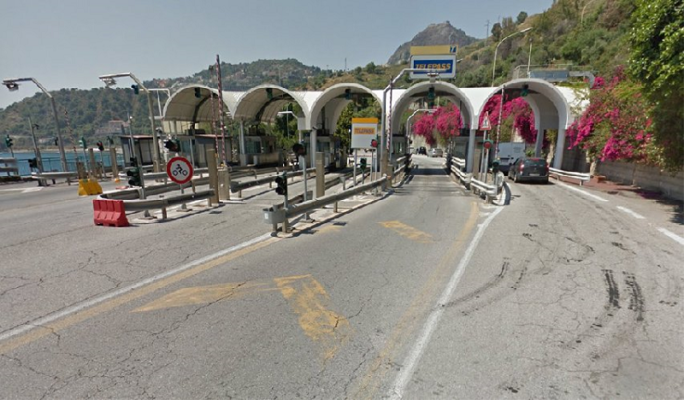 In autostrada con droga nascosta nella biancheria intima: arrestati un 30enne e una 40enne