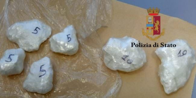 Sequestro da quasi 10mila euro, bloccato corriere della droga: arrestato uno straniero 58enne