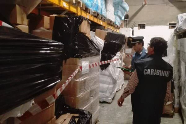 Sequestrate oltre 24 tonnellate di sacchetti di plastica irregolari: multe per 10mila euro