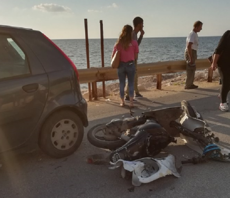 Incidente zona Fortino, coinvolti una macchina e uno scooter: tre feriti, uno sembra grave